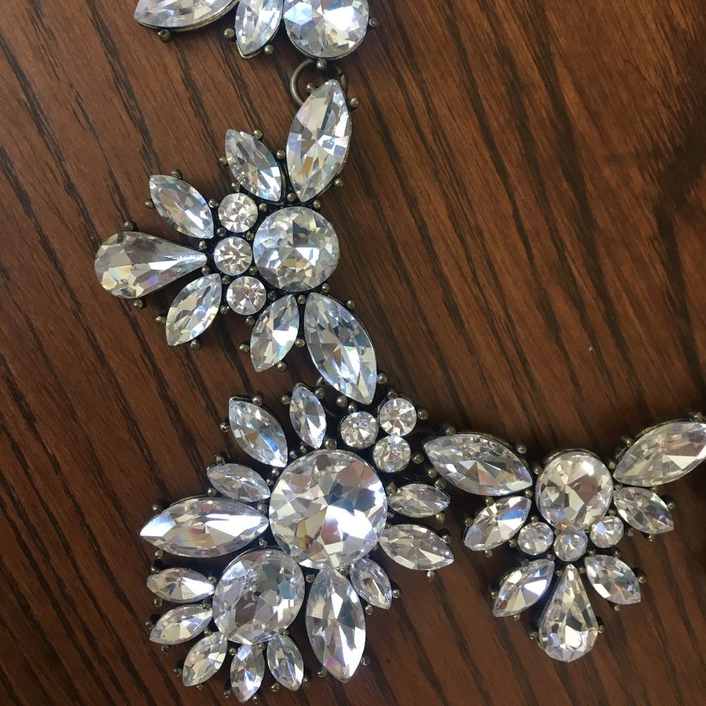 Fantastic crystal and brass vintage look statement necklace. - Picture 5 of 5